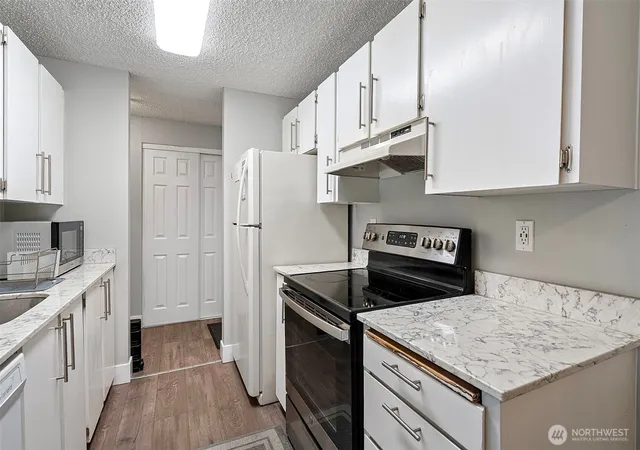 Photo 4 of Condo for sale at 4501 Grandview Dr W #T221, University Place, WA 98466 | MLS# NWM2573802 | Listing updated on 2026-09-25
