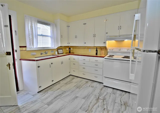 Photo 2 of Single family home for sale at 229 S 57th St, Tacoma, WA 98408 | MLS# NWM2573816 | Listing updated on 2026-09-25