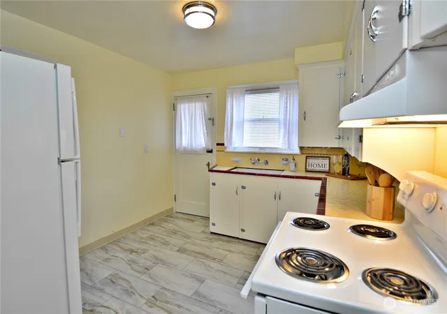 Photo 3 of Single family home for sale at 229 S 57Th St, Tacoma, WA 98408 | MLS# NWM2573816 | Listing updated on 2026-09-25