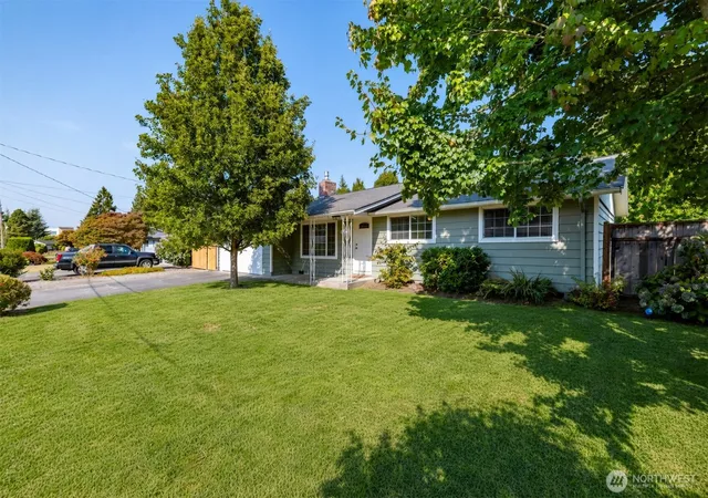 Photo 3 of Single family home for sale at 1206 S Walnut St, Burlington, WA 98233 | MLS# NWM2573821 | Listing updated on 2026-09-24