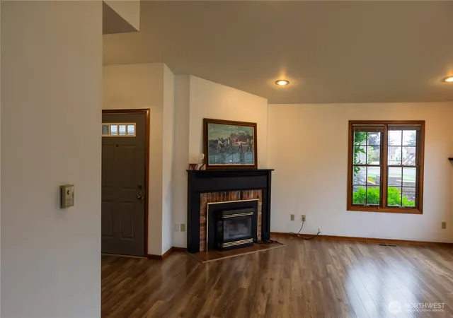 Photo 3 of Condo for sale at 1111 Grover St #1A, Lynden, WA 98264 | MLS# NWM2573842 | Listing updated on 2026-09-25