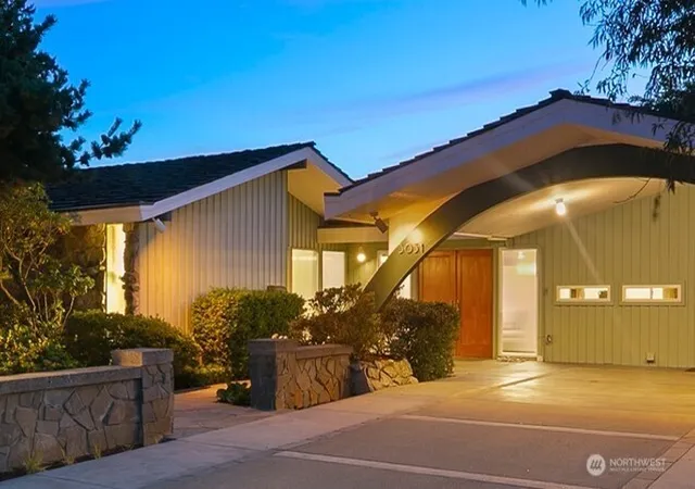 Photo 1 of Single family home for sale at 3051 44th Avenue W, Seattle, WA 98199 | MLS# NWM2573877 | Listing updated on 2026-09-23