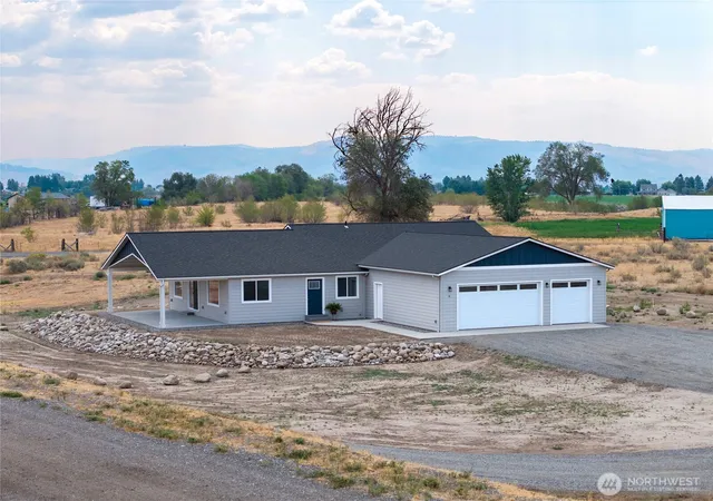 Photo 2 of Single family home for sale at 21 Bide A Wee Rd, Omak, WA 98841 | MLS# NWM2573884 | Listing updated on 2026-09-25