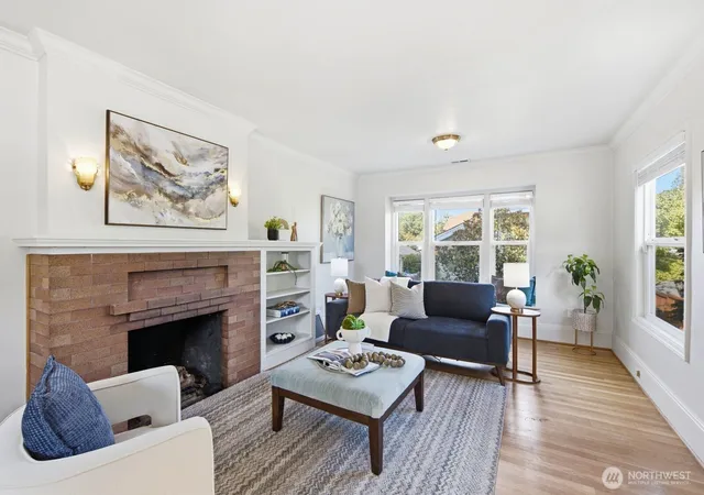Photo 4 of Sale Pending at 1709 N 35Th St, Seattle, WA 98103 | MLS# NWM2573888 | Listing updated on 2026-09-25