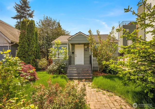Photo 3 of Sale Pending at 935 N 92nd St, Seattle, WA 98103 | MLS# NWM2573893 | Listing updated on 2026-09-25
