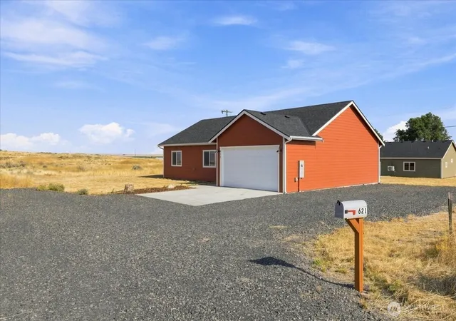 Photo 3 of Single family home for sale at 621 Sw Pope Ave, Wilbur, WA 99185 | MLS# NWM2573897 | Listing updated on 2026-09-25