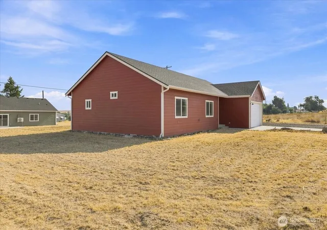 Photo 3 of Single family home for sale at 621 Sw Pope Ave, Wilbur, WA 99185 | MLS# NWM2573897 | Listing updated on 2026-09-25