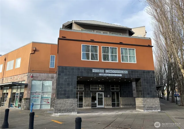 Condo for sale at 225 Logan Ave S #111, Renton, WA 98057 | MLS# NWM2573898
