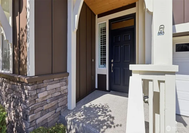 Photo 3 of Single family home for sale at 5500 Ne 9th St, Renton, WA 98059 | MLS# NWM2573900 | Listing updated on 2026-10-02