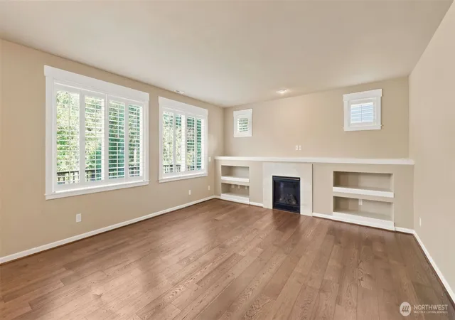 Photo 4 of Single family home for sale at 5500 Ne 9Th St, Renton, WA 98059 | MLS# NWM2573900 | Listing updated on 2026-10-02