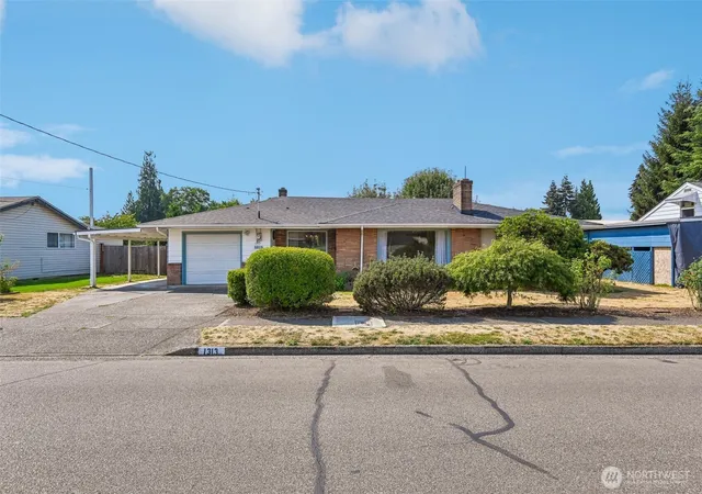 Photo 3 of Single family home for sale at 1313 F St Se, Auburn, WA 98002 | MLS# NWM2573902 | Listing updated on 2026-10-01