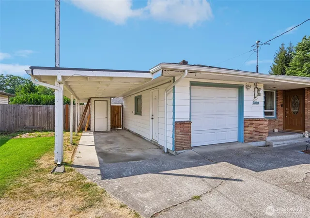 Photo 4 of Single family home for sale at 1313 F St Se, Auburn, WA 98002 | MLS# NWM2573902 | Listing updated on 2026-10-01
