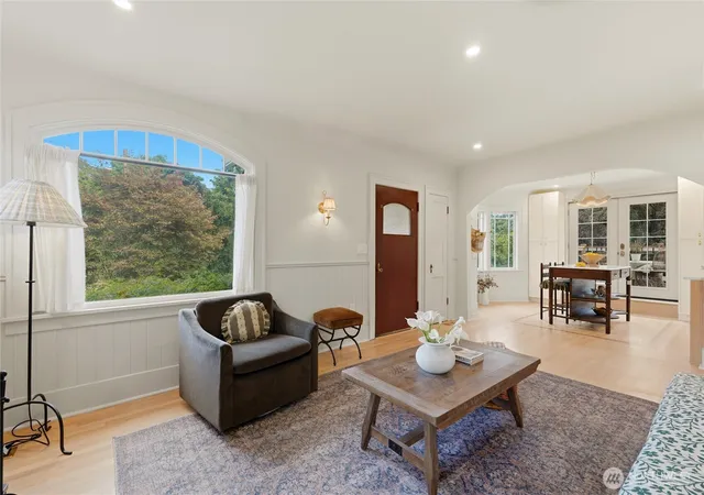 Photo 4 of Single family home for sale at 1135 Ne Birch St, Camas, WA 98607 | MLS# NWM2573914 | Listing updated on 2026-09-25