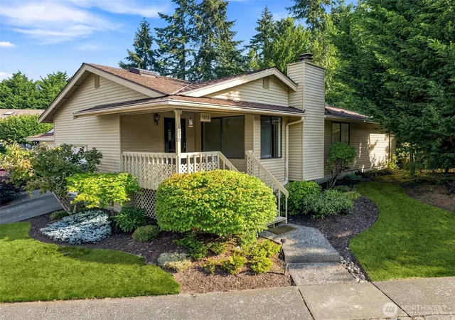 Photo 3 of Single family home for sale at 1018 S 244Th Pl, Des Moines, WA 98198 | MLS# NWM2573947 | Listing updated on 2026-09-30