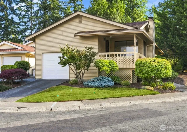 Photo 4 of Single family home for sale at 1018 S 244Th Pl, Des Moines, WA 98198 | MLS# NWM2573947 | Listing updated on 2026-09-30