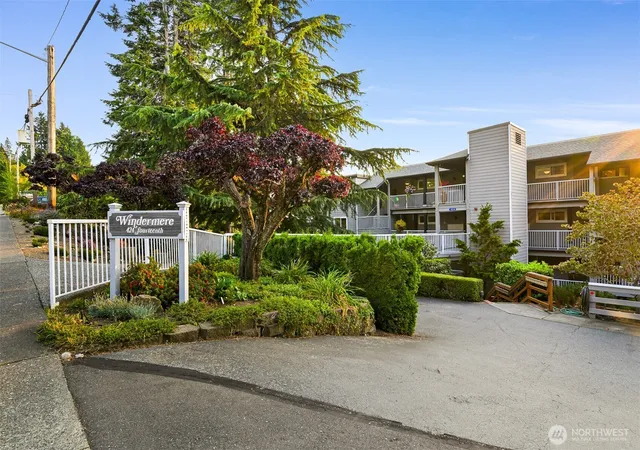 Photo 3 of Condo for sale at 424 14th St #403, Bellingham, WA 98225 | MLS# NWM2573952 | Listing updated on 2026-10-03