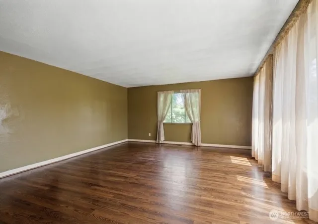 Photo 3 of Sale Pending at 17115 32nd Ave Ne, Lake Forest Park, WA 98155 | MLS# NWM2573954 | Listing updated on 2026-09-25
