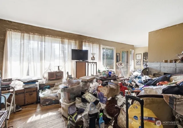 Photo 3 of Sale Pending at 17115 32Nd Ave Ne, Lake Forest Park, WA 98155 | MLS# NWM2573954 | Listing updated on 2026-09-25