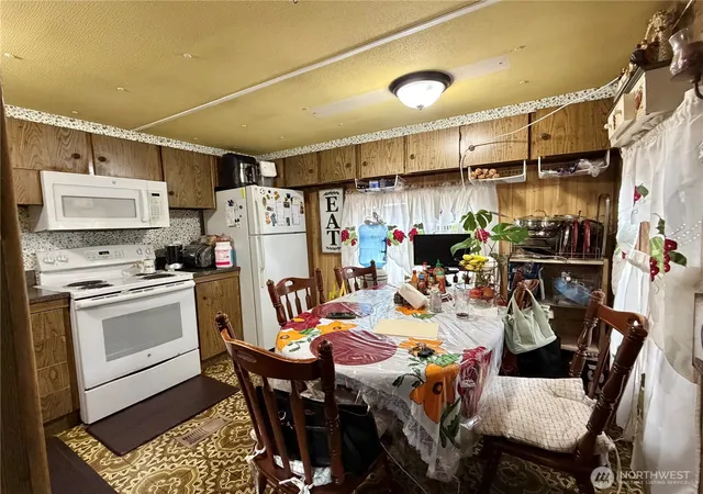 Photo 3 of Manufactured home for sale at 10515 Woodinville #75, Bothell, WA 98011 | MLS# NWM2573960 | Listing updated on 2026-09-25