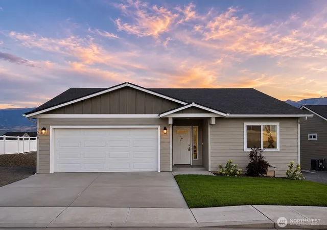 Photo 1 of Sale Pending at 1540 6th St Se, East Wenatchee, WA 98802 | MLS# NWM2573963 | Listing updated on 2026-09-28