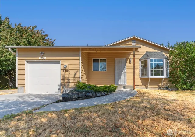 Photo 2 of Single family home for sale at 988 Ridgeway Dr, Oak Harbor, WA 98277 | MLS# NWM2573965 | Listing updated on 2026-09-25