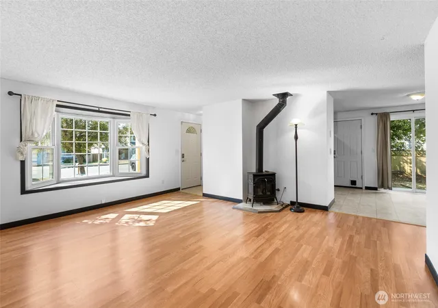 Photo 4 of Single family home for sale at 988 Ridgeway Dr, Oak Harbor, WA 98277 | MLS# NWM2573965 | Listing updated on 2026-09-25