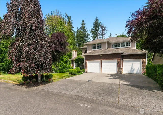 Photo 2 of Single family home for sale at 11215 29th St Se, Lake Stevens, WA 98258 | MLS# NWM2573977 | Listing updated on 2026-09-25
