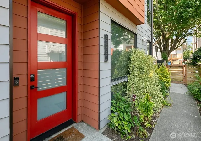 Photo 2 of Sale Pending at 539 S Cloverdale St #D, Seattle, WA 98108 | MLS# NWM2574004 | Listing updated on 2026-09-25