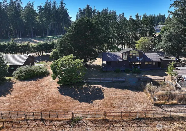 Photo 3 of Single family home for sale at 6065 Mcmaster Rd, Freeland, WA 98249 | MLS# NWM2574017 | Listing updated on 2026-09-18
