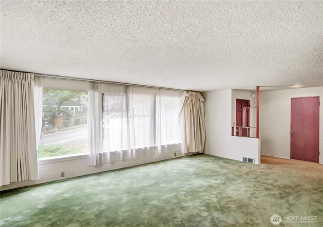 Photo 3 of Sale Pending at 3020 E Yesler Wy, Seattle, WA 98122 | MLS# NWM2574020 | Listing updated on 2026-09-21