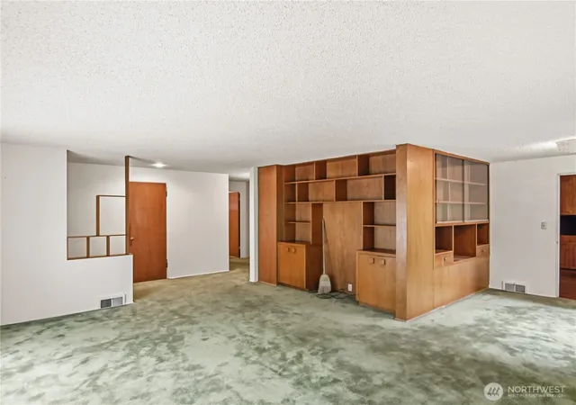 Photo 4 of Sale Pending at 3020 E Yesler Wy, Seattle, WA 98122 | MLS# NWM2574020 | Listing updated on 2026-09-21