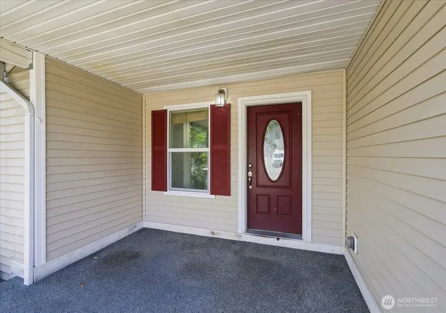 Photo 3 of Sale Pending at 33511 38th Avenue S, Federal Way, WA 98001 | MLS# NWM2574021 | Listing updated on 2026-09-25