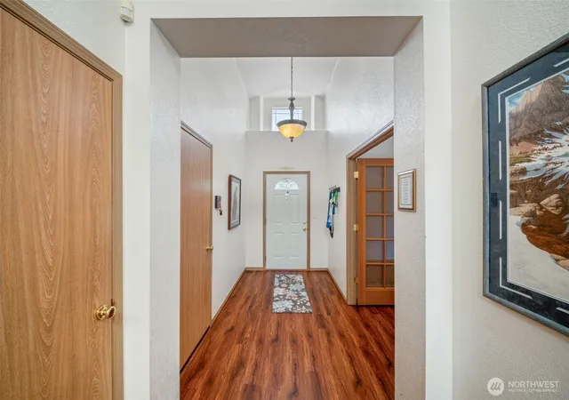 Photo 3 of Single family home for sale at 1107 Georgetowne Dr Ne, Olympia, WA 98516 | MLS# NWM2574036 | Listing updated on 2026-09-23