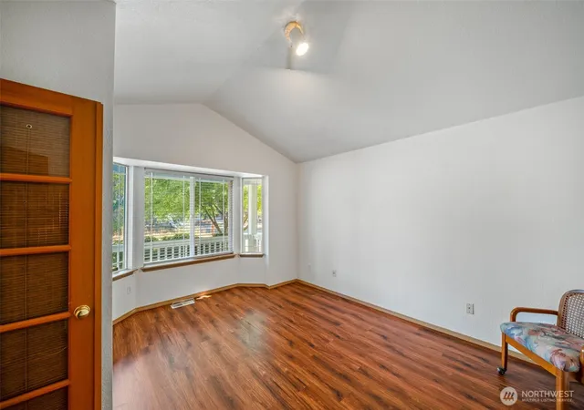 Photo 4 of Single family home for sale at 1107 Georgetowne Dr Ne, Olympia, WA 98516 | MLS# NWM2574036 | Listing updated on 2026-09-23