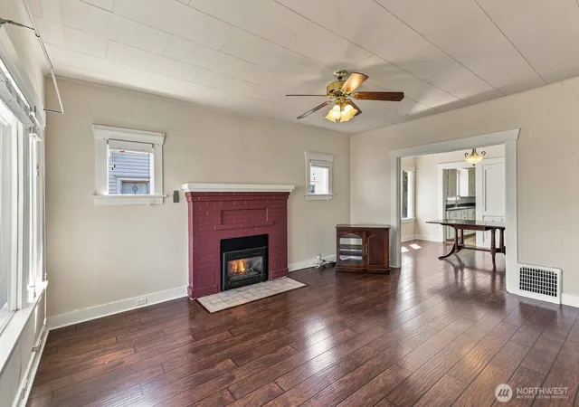 Photo 3 of Single family home for sale at 2716 Leonard Dr, Everett, WA 98201 | MLS# NWM2574067 | Listing updated on 2026-09-30