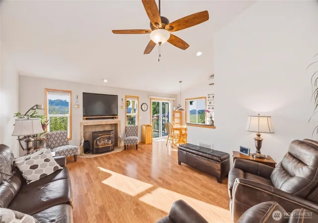 Photo 4 of Single family home for sale at 17010 Trout Dr, Mount Vernon, WA 98274 | MLS# NWM2574074 | Listing updated on 2026-09-22