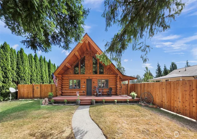 Photo 1 of Single family home for sale at 1080 Victoria St, Sumas, WA 98295 | MLS# NWM2574081 | Listing updated on 2026-10-01