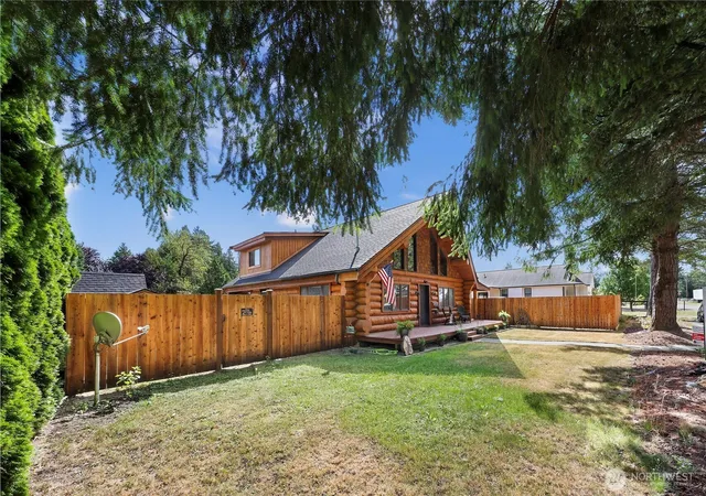 Photo 2 of Single family home for sale at 1080 Victoria St, Sumas, WA 98295 | MLS# NWM2574081 | Listing updated on 2026-10-01