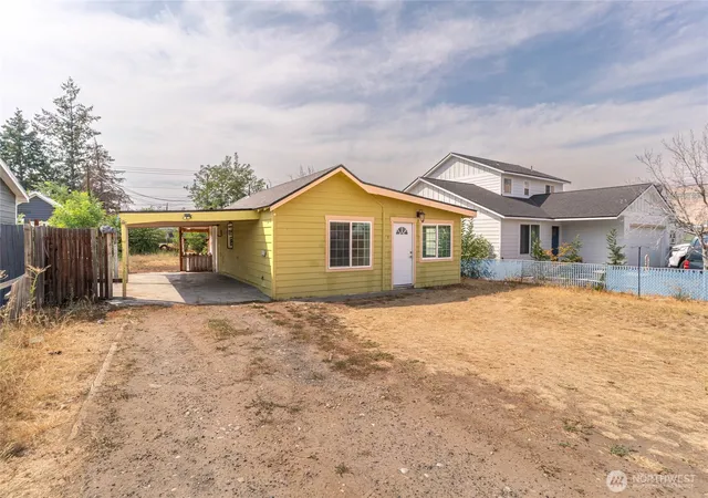 Photo 2 of Sale Pending at 9 Freemont Ave, Rock Island, WA 98850 | MLS# NWM2574082 | Listing updated on 2026-09-25