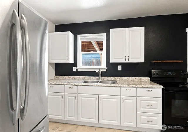 Photo 3 of Sale Pending at 9 Freemont Ave, Rock Island, WA 98850 | MLS# NWM2574082 | Listing updated on 2026-09-25
