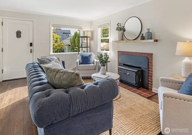 Photo 2 of Single family home for sale at 1022 Ne 72nd Street, Seattle, WA 98115 | MLS# NWM2574086 | Listing updated on 2026-09-29