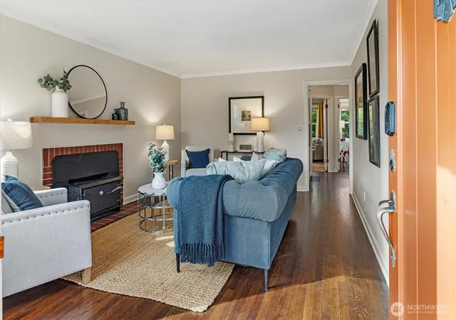 Photo 3 of Single family home for sale at 1022 Ne 72nd Street, Seattle, WA 98115 | MLS# NWM2574086 | Listing updated on 2026-09-29