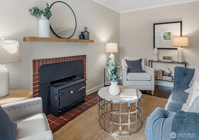 Photo 3 of Single family home for sale at 1022 NE 72nd Street, Seattle, WA 98115 | MLS# NWM2574086 | Listing updated on 2026-09-29