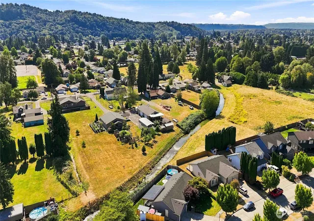 Photo 3 of Sale Pending at 13 W Pine Ln, Longview, WA 98632 | MLS# NWM2574088 | Listing updated on 2026-09-28
