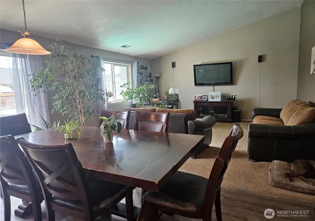 Photo 4 of Single family home for sale at 506 Sw R St, Quincy, WA 98848 | MLS# NWM2574090 | Listing updated on 2026-09-22
