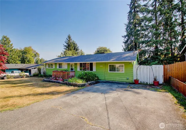 Photo 2 of Single family home for sale at 1100 N 18th St, Mount Vernon, WA 98273 | MLS# NWM2574098 | Listing updated on 2026-09-24