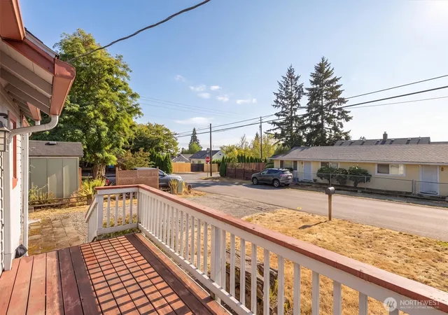 Photo 2 of Sale Pending at 1305 Z St, Vancouver, WA 98661 | MLS# NWM2574102 | Listing updated on 2026-10-01