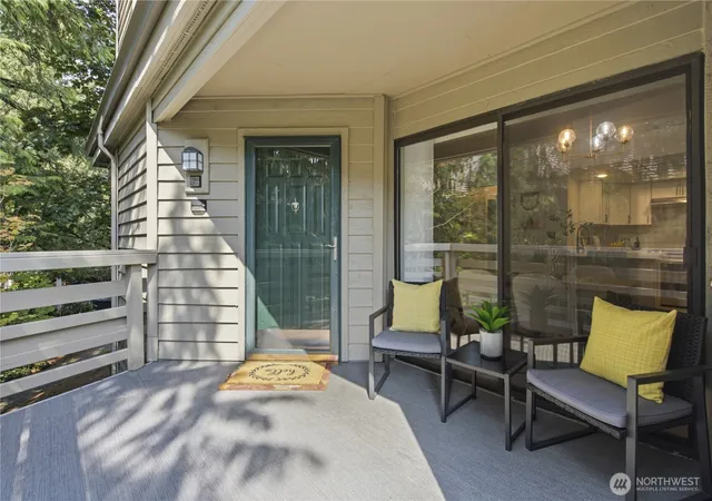 Photo 2 of Condo for sale at 1266 Bellevue Wy #4, Bellevue, WA 98004 | MLS# NWM2574108 | Listing updated on 2026-09-22