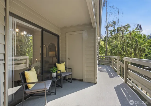 Photo 3 of Condo for sale at 1266 Bellevue Wy #4, Bellevue, WA 98004 | MLS# NWM2574108 | Listing updated on 2026-09-22