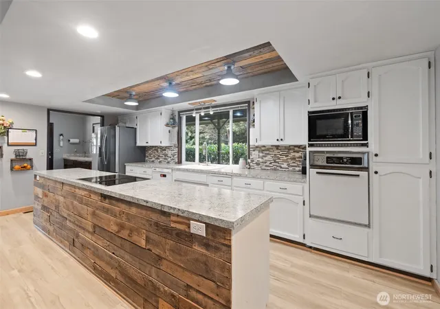 Photo 3 of Single family home for sale at 533 Hulse Rd, Port Angeles, WA 98362 | MLS# NWM2574117 | Listing updated on 2026-09-26